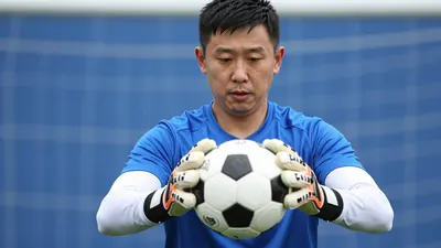 Colwyn Bay strengthens its squad with the signing of experienced goalkeeper Mark Halstead, adding depth to the team ahead...
